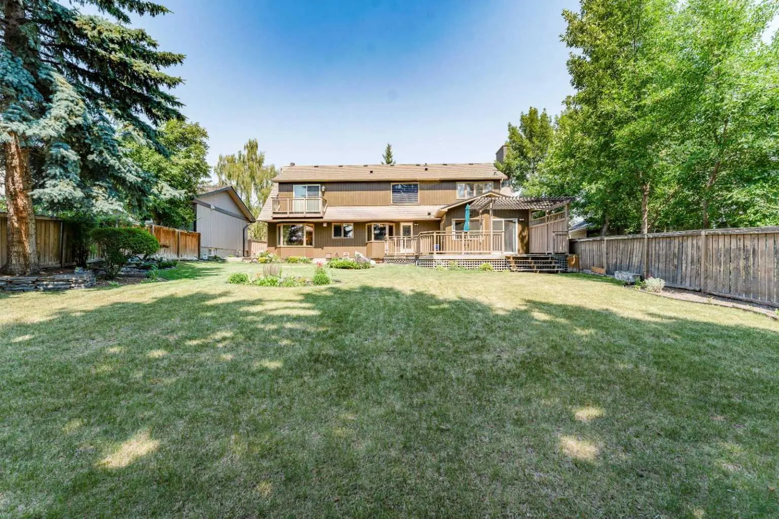 240 Canterville Drive Southwest, Calgary – Residential Detached Listing Photo 7