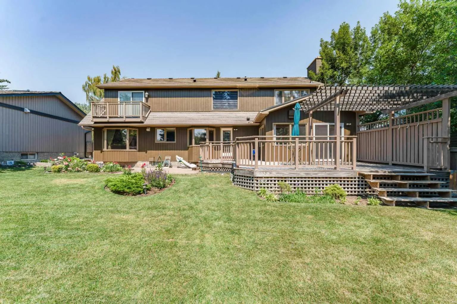 240 Canterville Drive Southwest, Calgary – Residential Detached Listing Photo 8