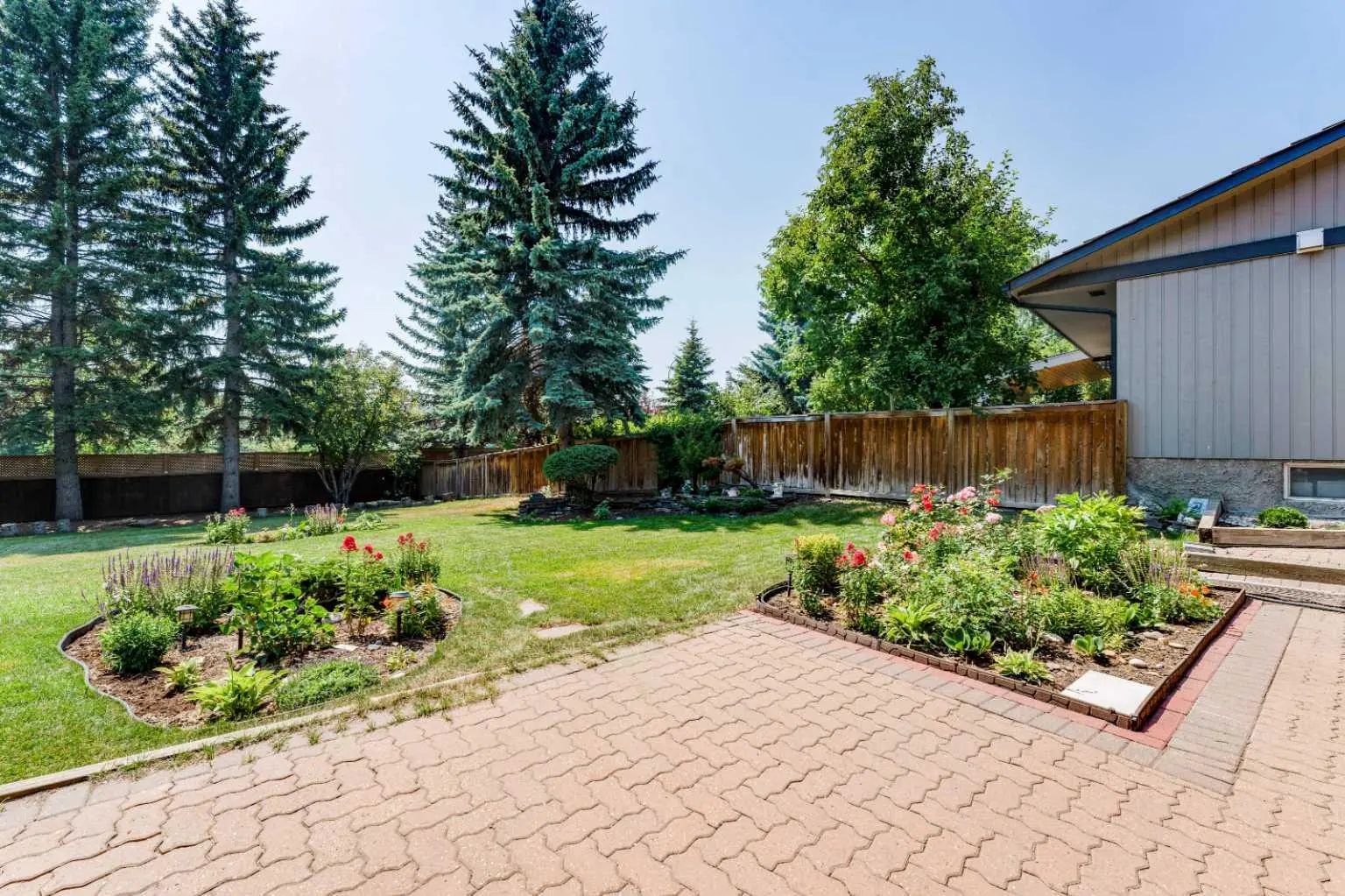 240 Canterville Drive Southwest, Calgary – Residential Detached Listing Photo 9