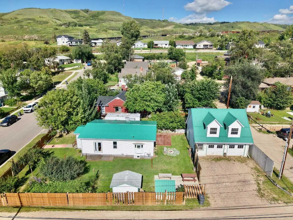 10111 106 Avenue , Peace River
