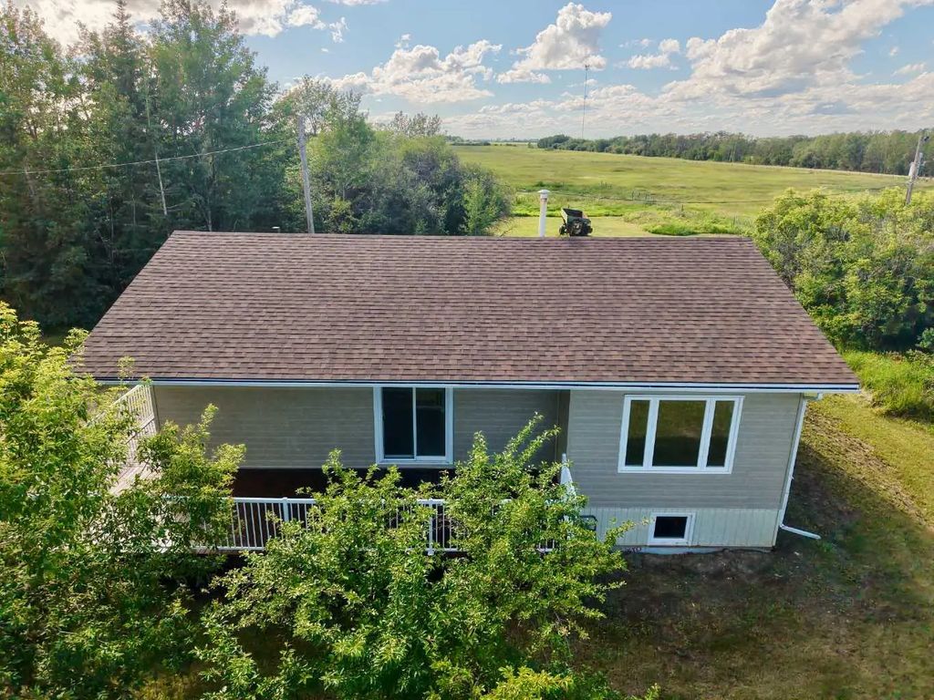 81574 Highway 744  , Marie Reine