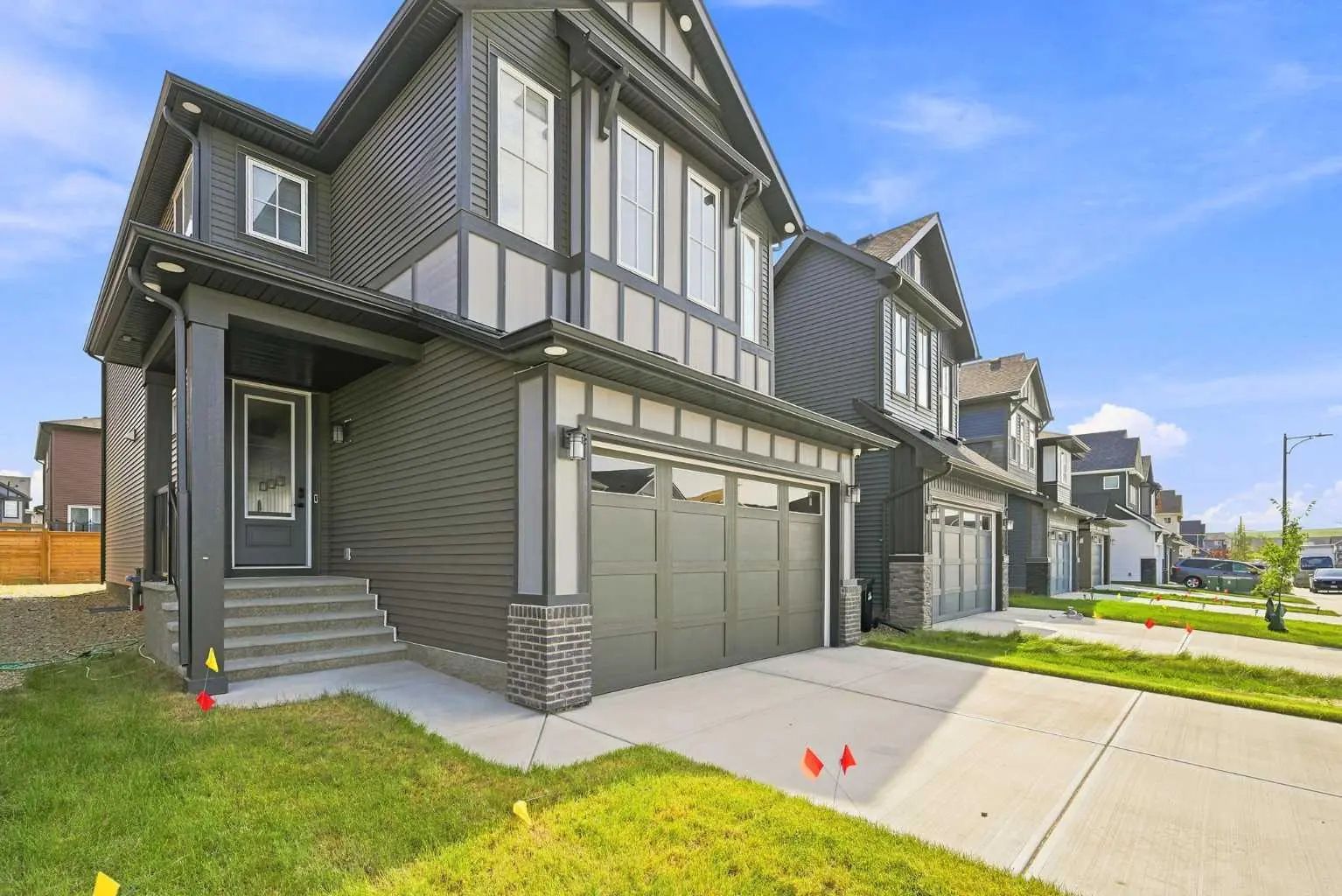 945 Chinook Winds  Southwest, Airdrie – Residential Detached Listing Photo 2