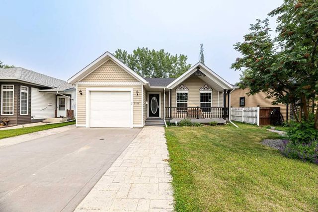 4618 55 Avenue , Lacombe