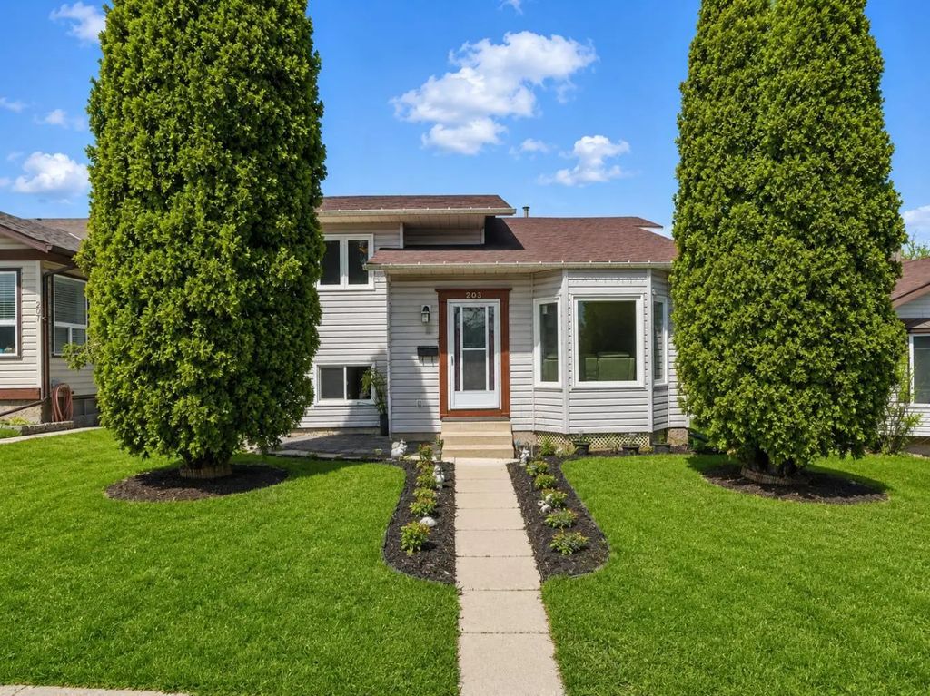 203 Shawglen Road Sw, Calgary