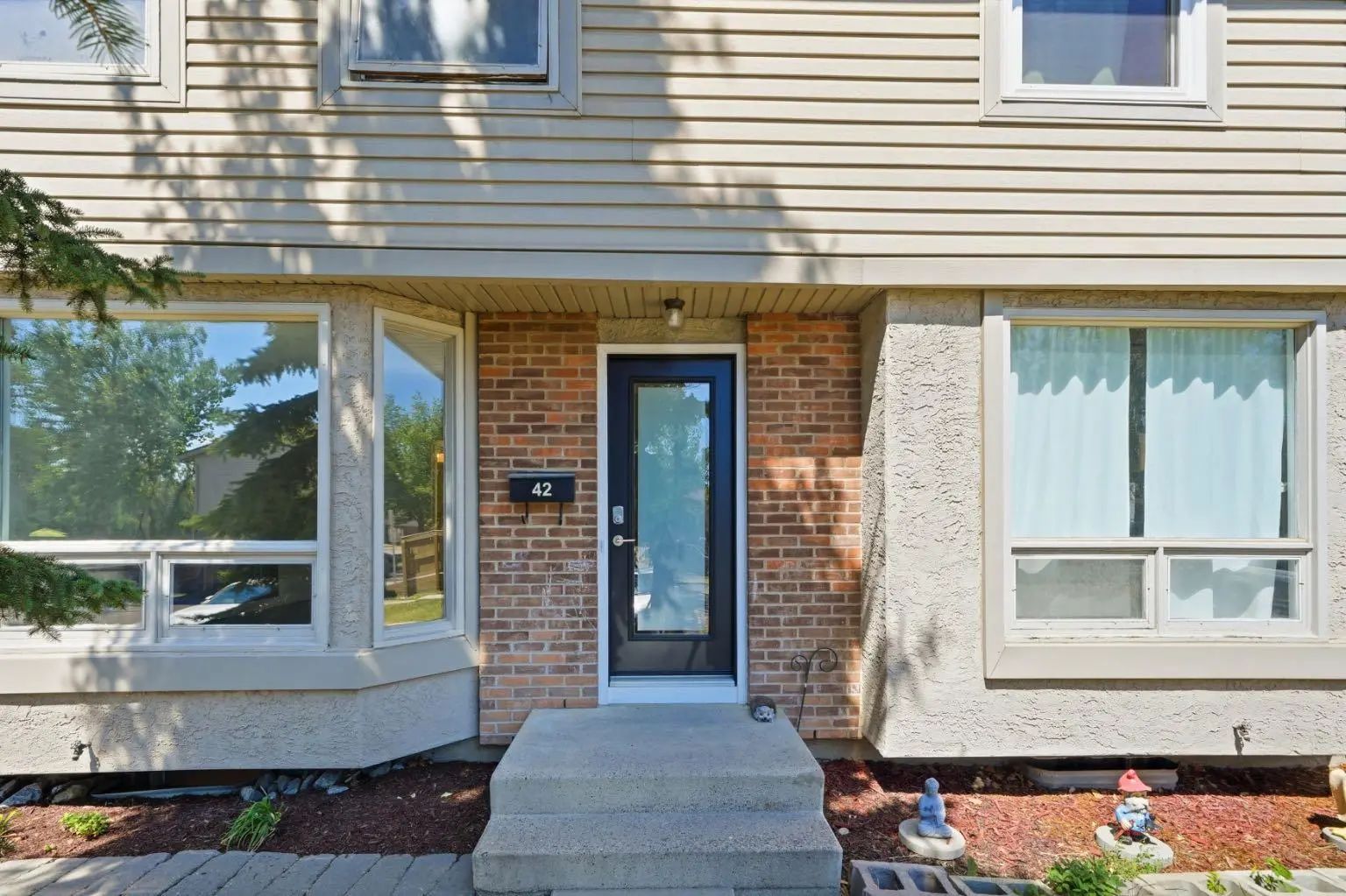 42 123 Queensland Drive Southeast, Calgary – Residential Row/Townhouse Listing Photo 2