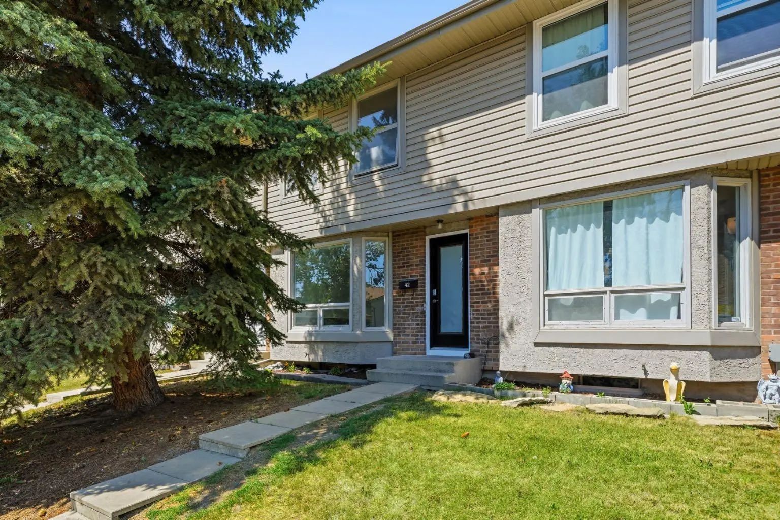 42 123 Queensland Drive Southeast, Calgary – Residential Row/Townhouse Listing Photo 3