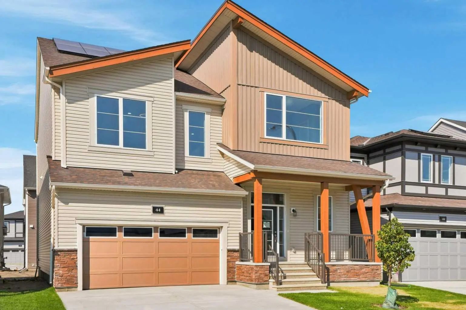 44 Carringwood Rise Northwest, Calgary – Residential Detached Listing Photo 2