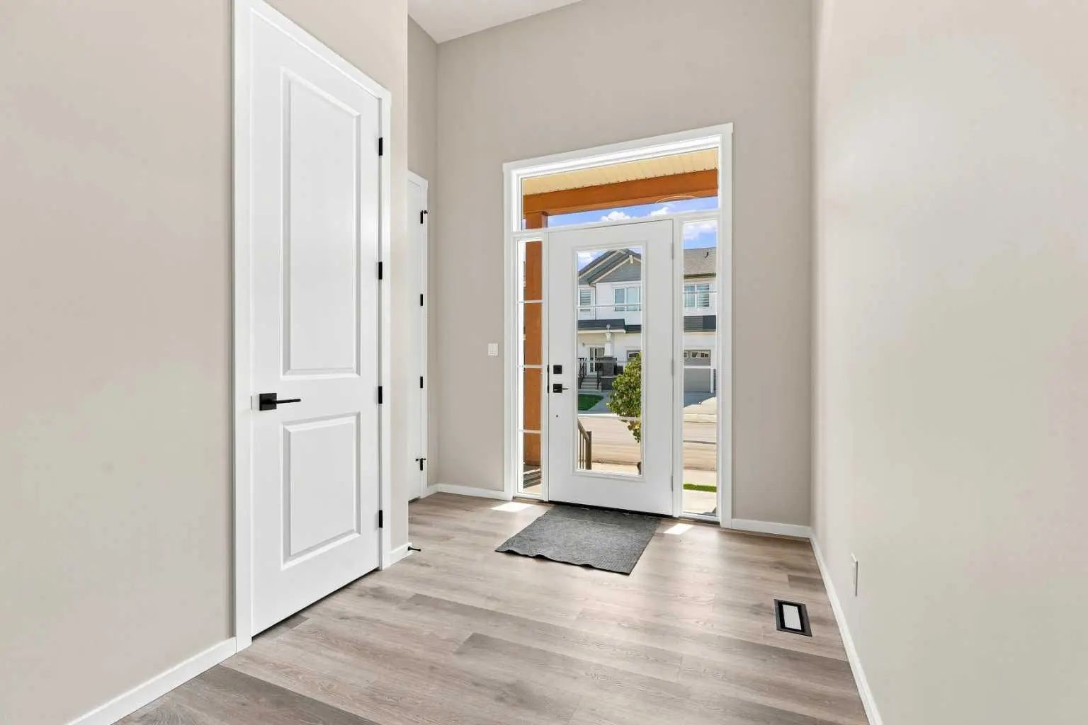 44 Carringwood Rise Northwest, Calgary – Residential Detached Listing Photo 4