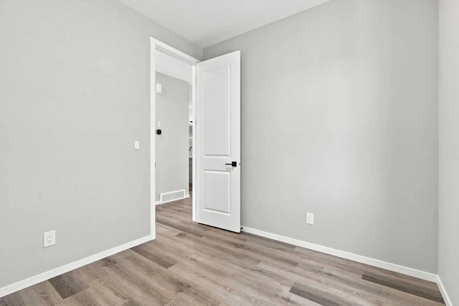 44 Carringwood Rise Northwest, Calgary – Residential Detached Listing Photo 7