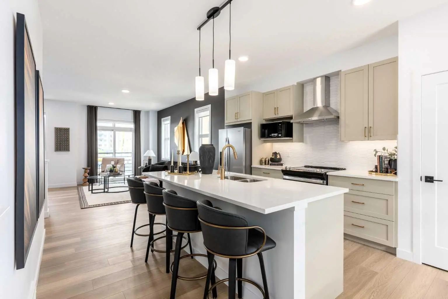 701 437 Alpine Avenue Southwest, Calgary – Residential Row/Townhouse Listing Photo 2