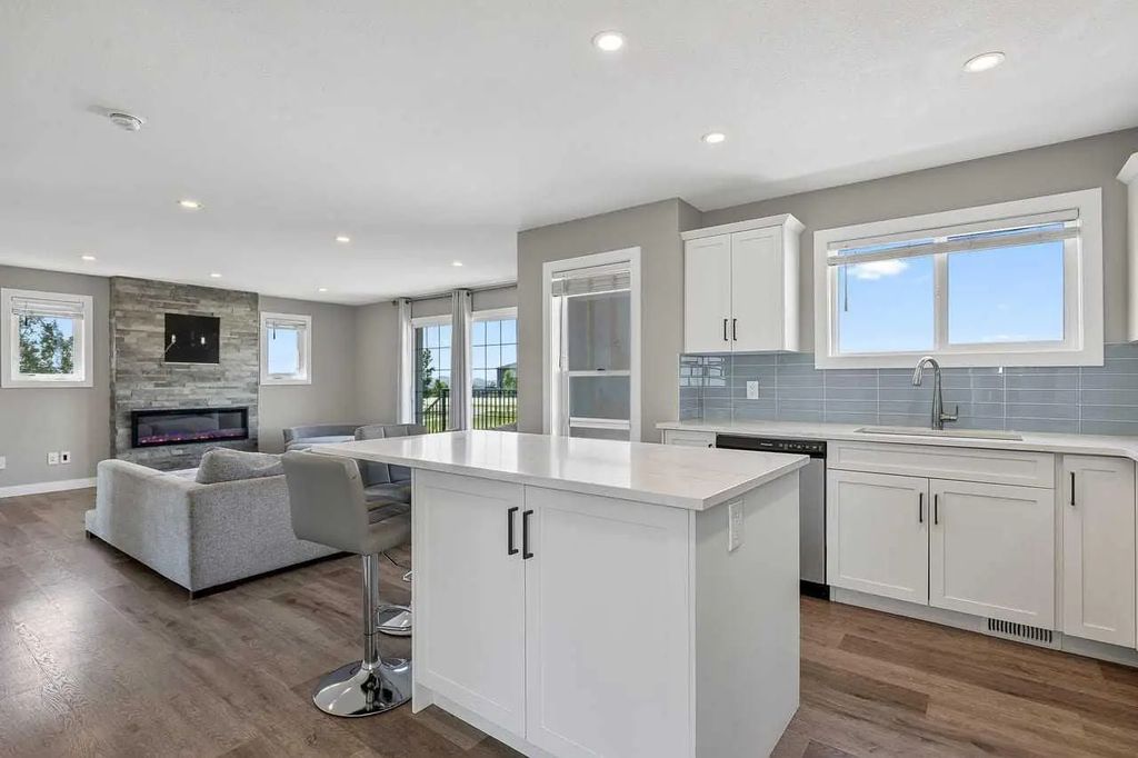 354096 48 Street E, Okotoks