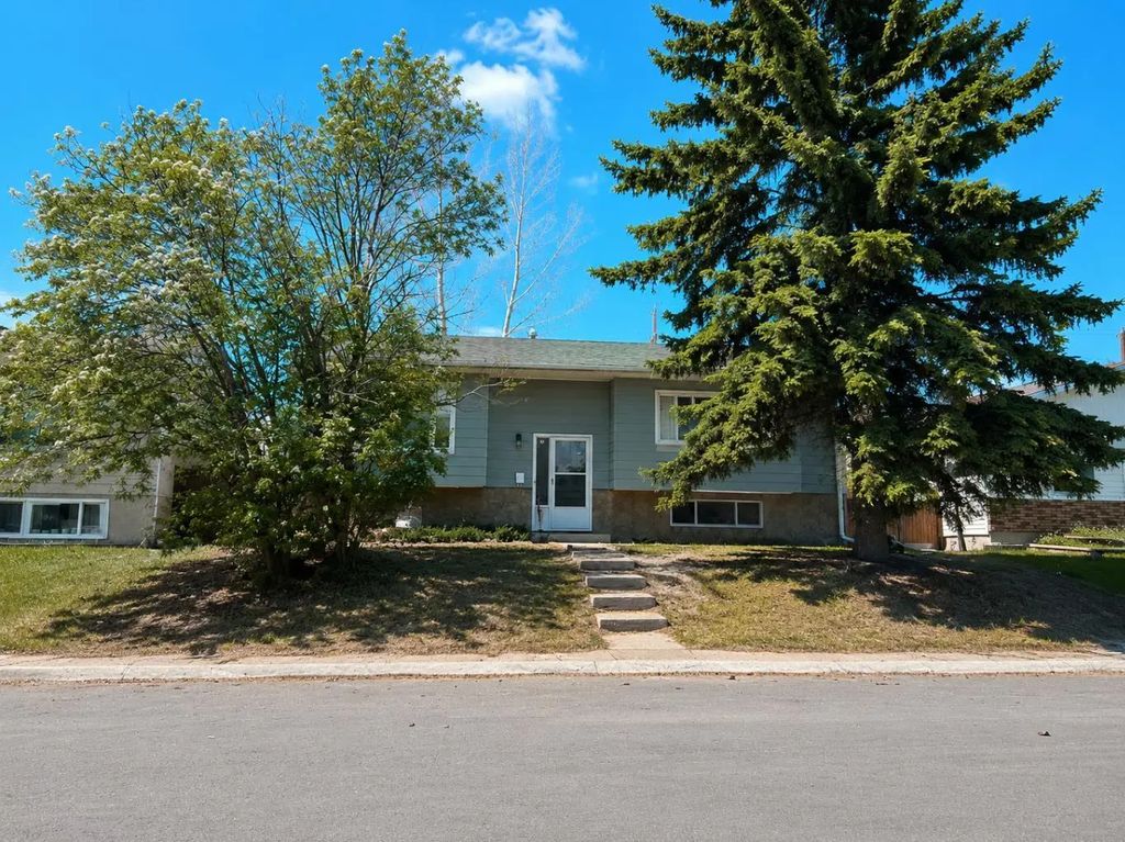 215 Penbrooke Way Se, Calgary