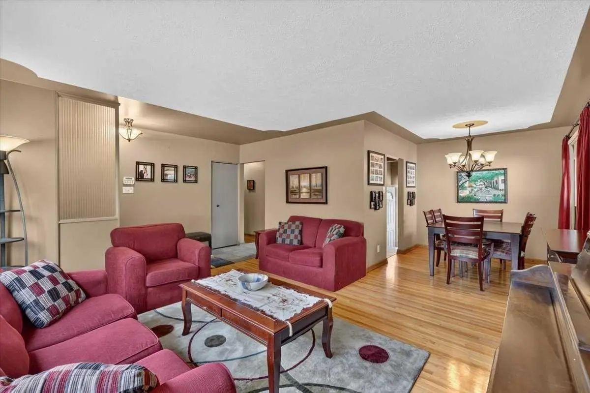 7536 Fleetwood Drive Southeast, Calgary – Residential Detached Listing Photo 2