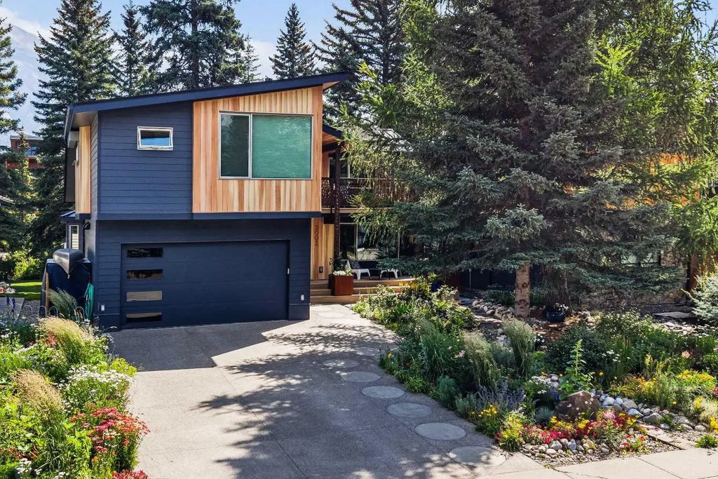 2002 3rd Avenue  , Canmore