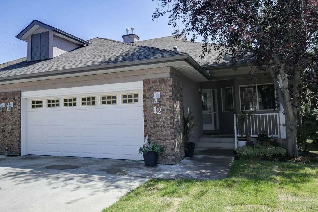 12 Straddock Villas Sw, Calgary