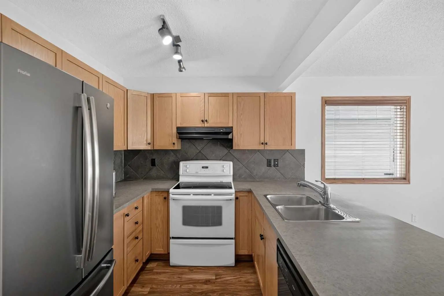 2337 Eversyde Avenue Southwest, Calgary – Residential Row/Townhouse Listing Photo 15