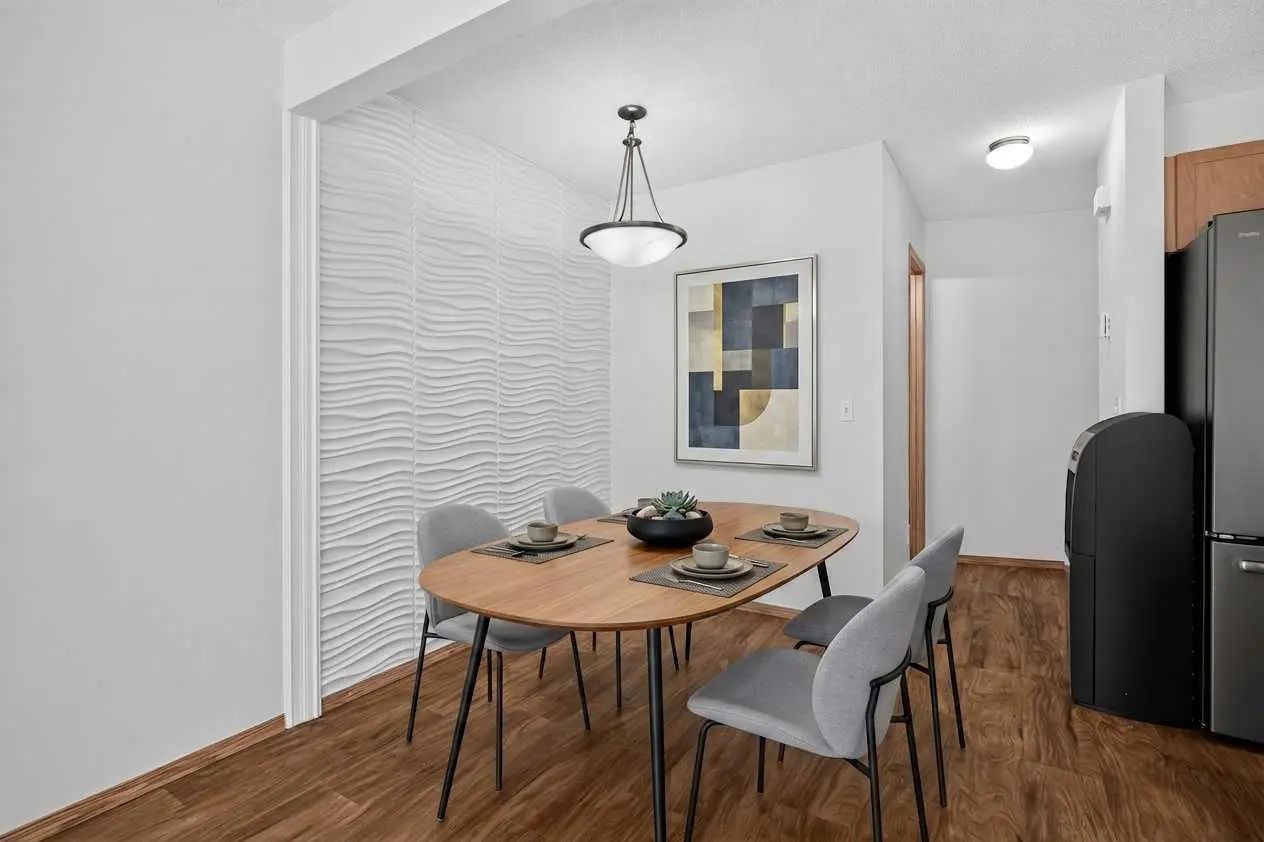 2337 Eversyde Avenue Southwest, Calgary – Residential Row/Townhouse Listing Photo 3