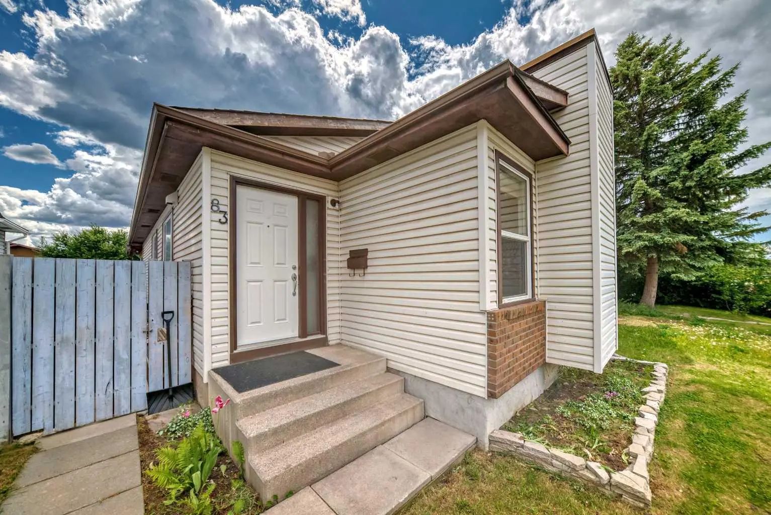 83 Whitworth Way Northeast, Calgary – Residential Semi Detached (Half Duplex) Listing Photo 2
