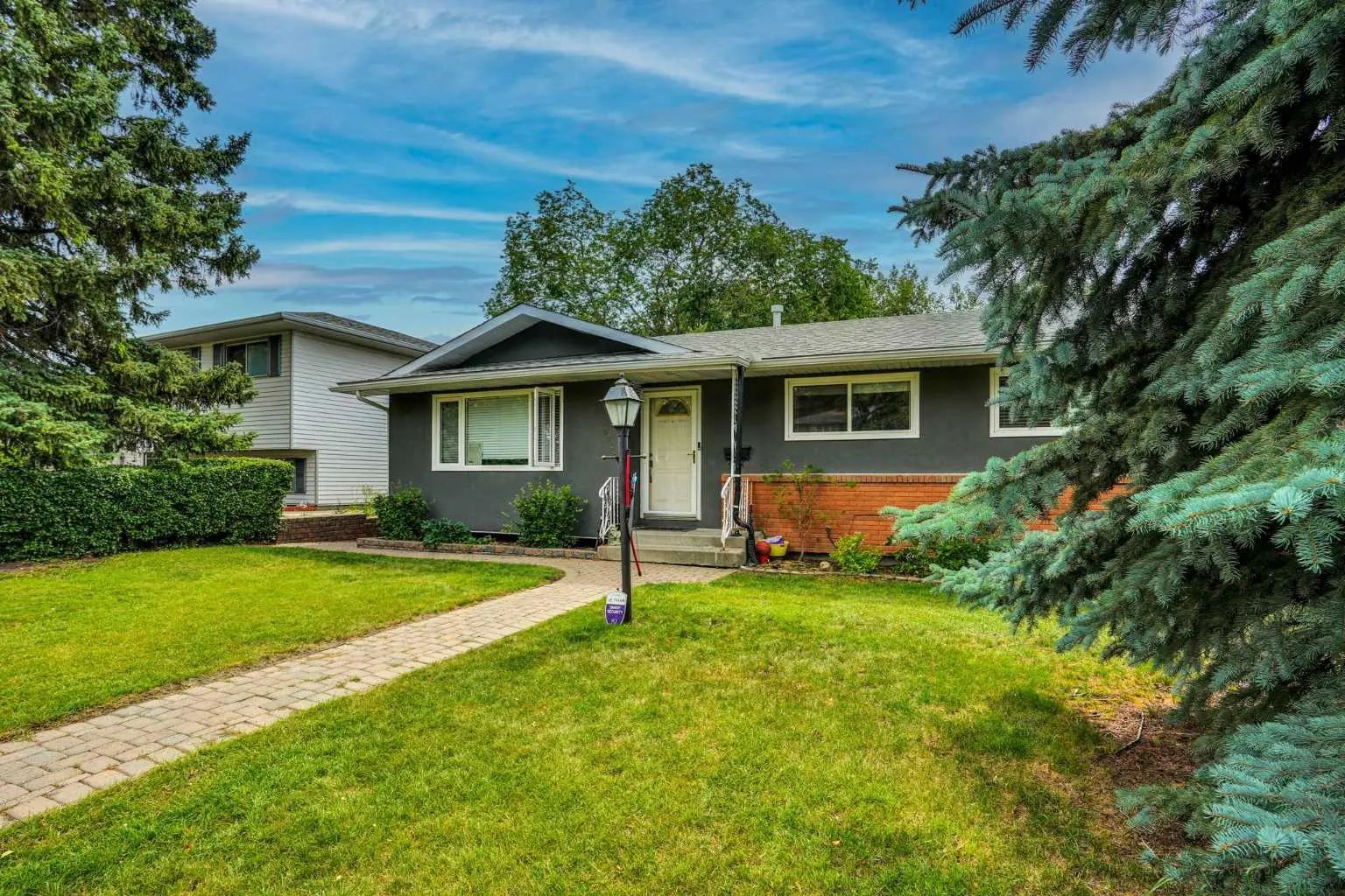 5748 Dalmead Crescent Northwest, Calgary – Residential Detached Listing Photo 3