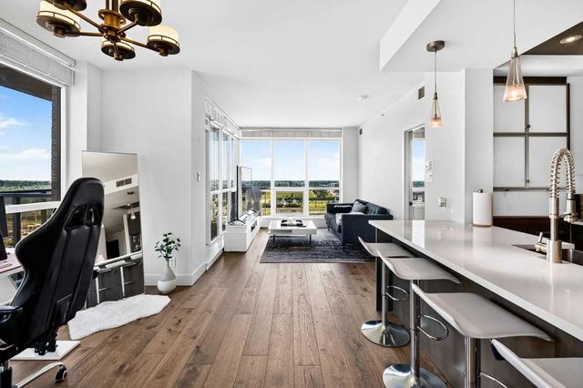 402 10 Shawnee Hill Sw, Calgary