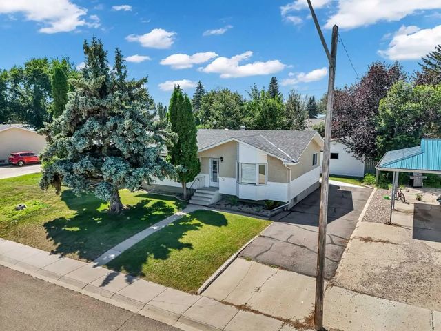 31 8 Street W, Brooks