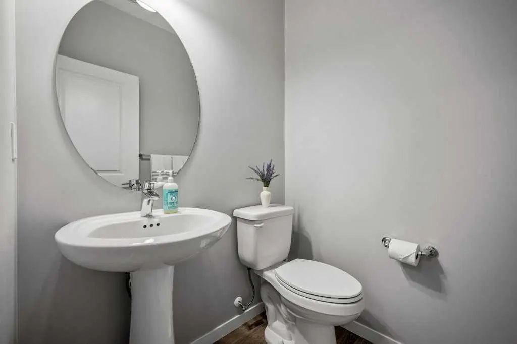 114 Crestbrook Way Southwest, Calgary – Residential Semi Detached (Half Duplex) Listing Photo 15