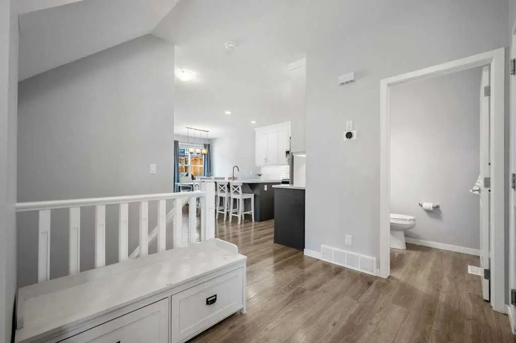 114 Crestbrook Way Southwest, Calgary – Residential Semi Detached (Half Duplex) Listing Photo 18