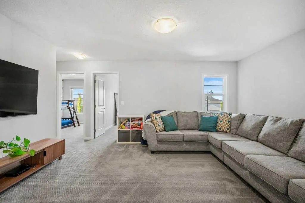114 Crestbrook Way Southwest, Calgary – Residential Semi Detached (Half Duplex) Listing Photo 19