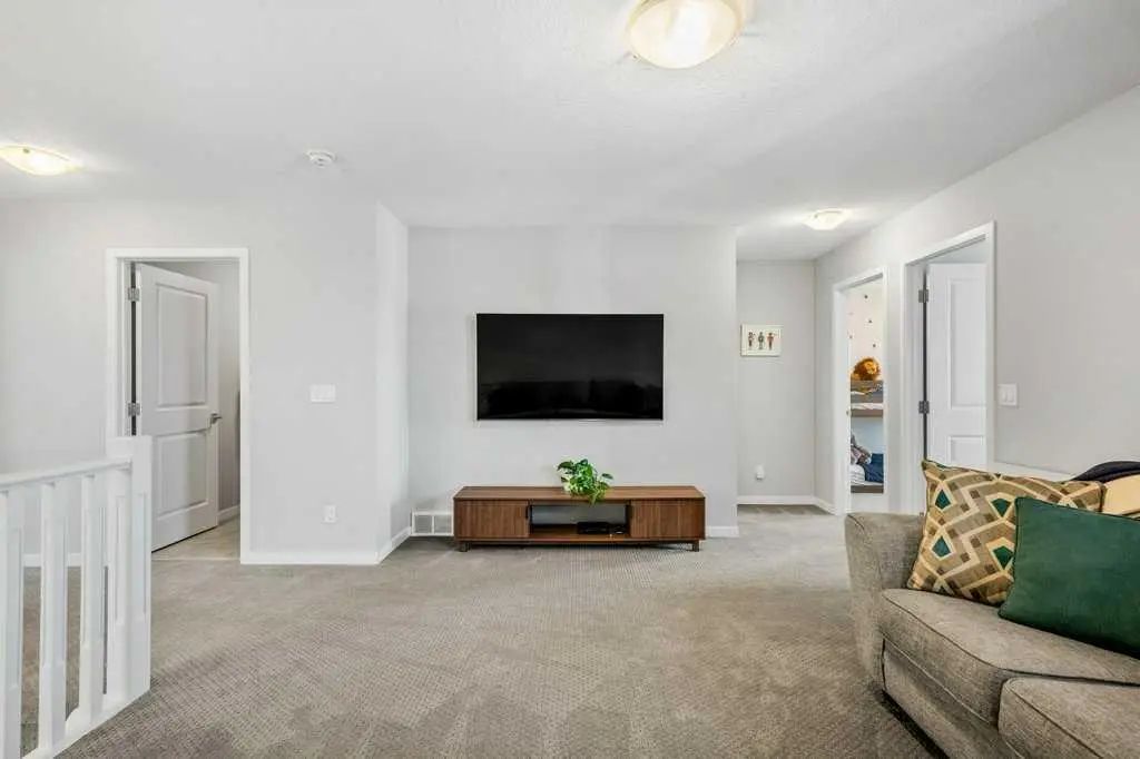 114 Crestbrook Way Southwest, Calgary – Residential Semi Detached (Half Duplex) Listing Photo 20