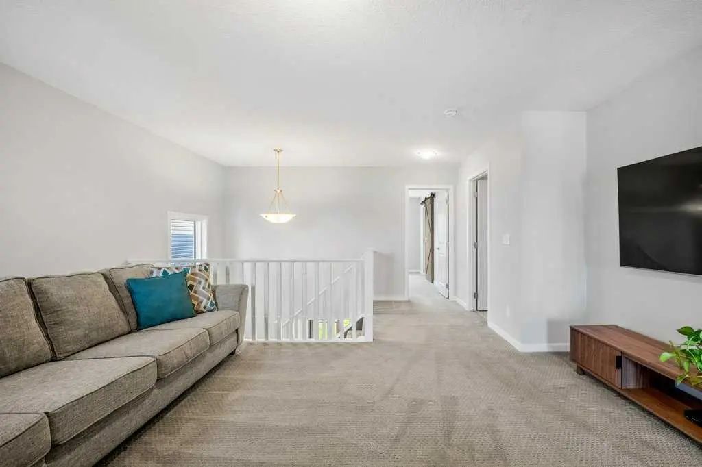 114 Crestbrook Way Southwest, Calgary – Residential Semi Detached (Half Duplex) Listing Photo 21