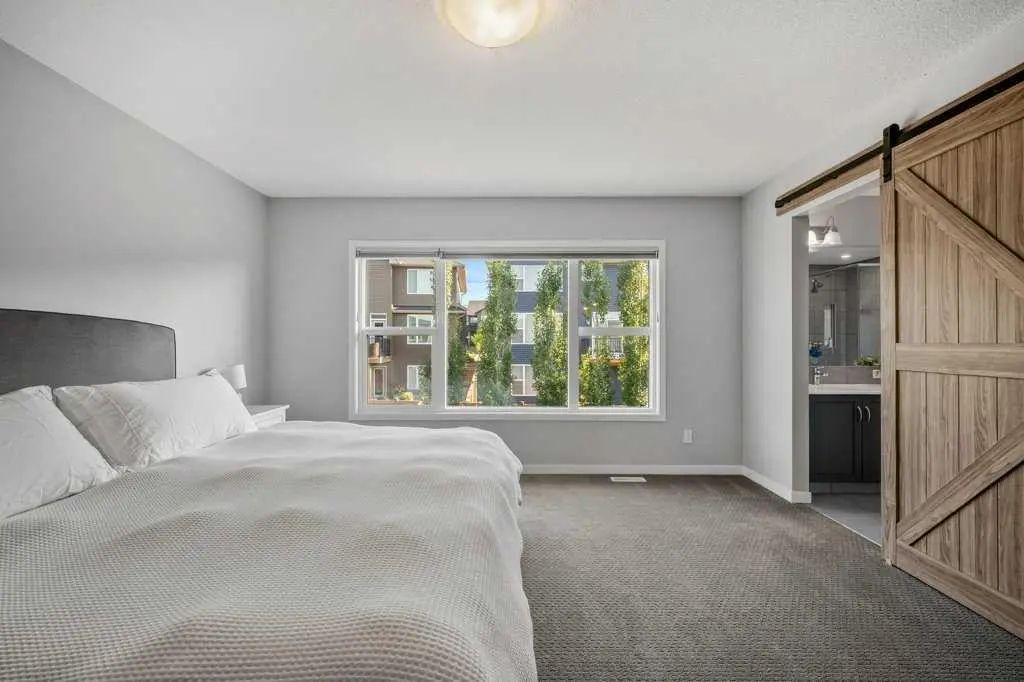 114 Crestbrook Way Southwest, Calgary – Residential Semi Detached (Half Duplex) Listing Photo 23