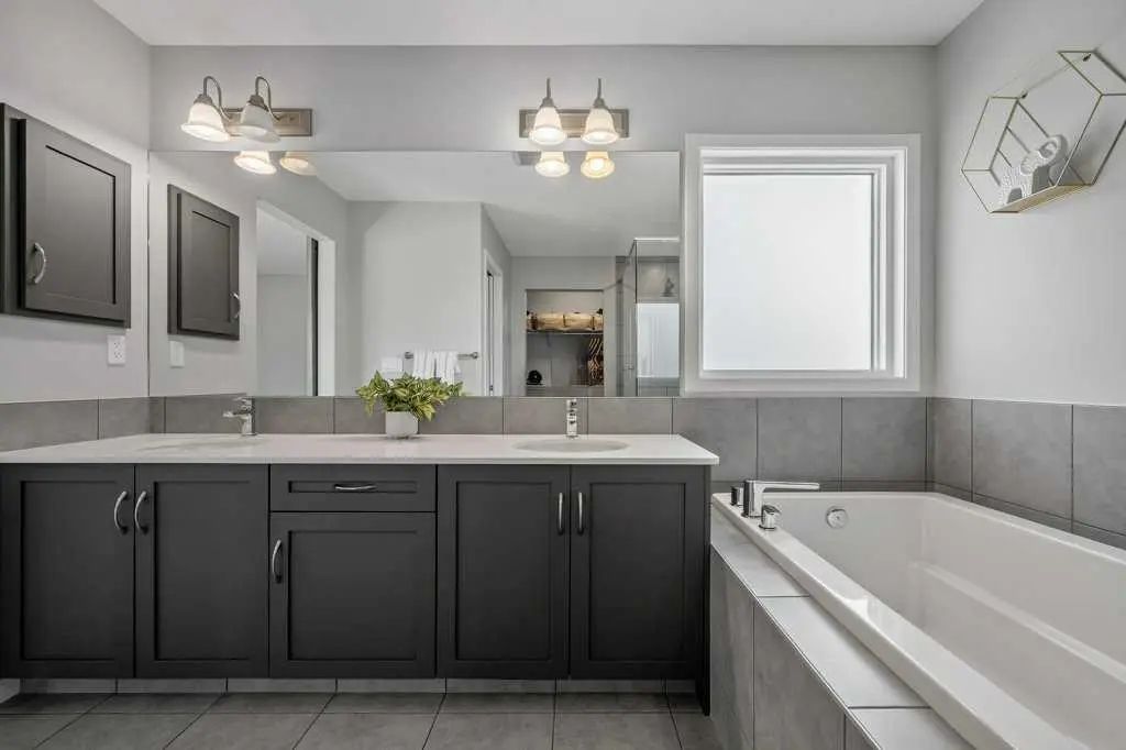 114 Crestbrook Way Southwest, Calgary – Residential Semi Detached (Half Duplex) Listing Photo 26
