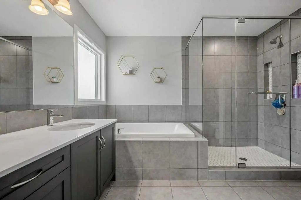 114 Crestbrook Way Southwest, Calgary – Residential Semi Detached (Half Duplex) Listing Photo 27