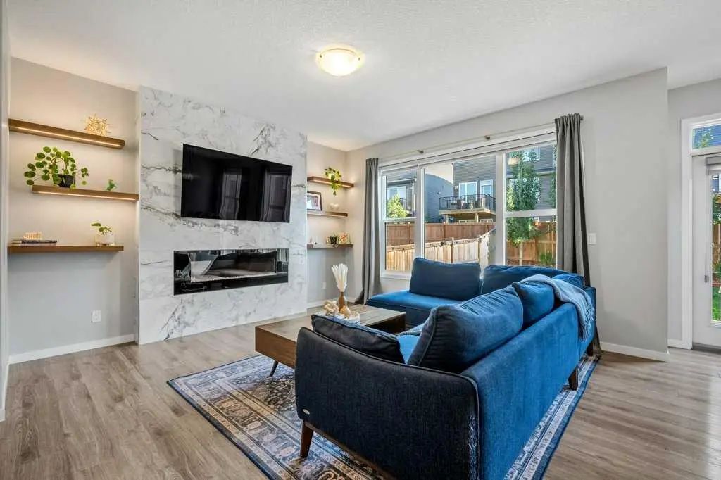 114 Crestbrook Way Southwest, Calgary – Residential Semi Detached (Half Duplex) Listing Photo 3
