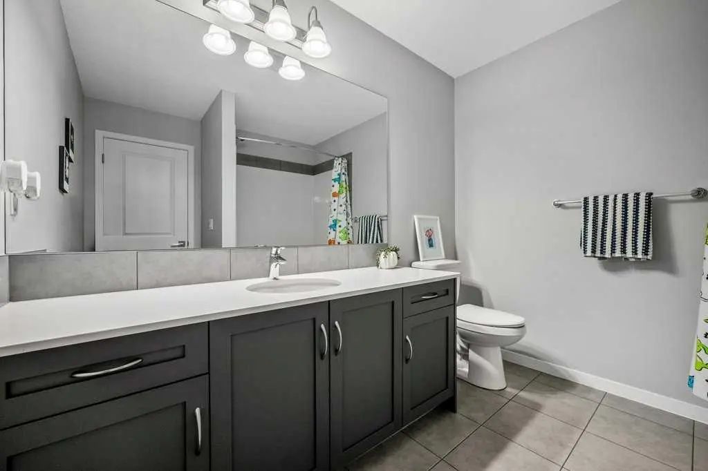 114 Crestbrook Way Southwest, Calgary – Residential Semi Detached (Half Duplex) Listing Photo 32