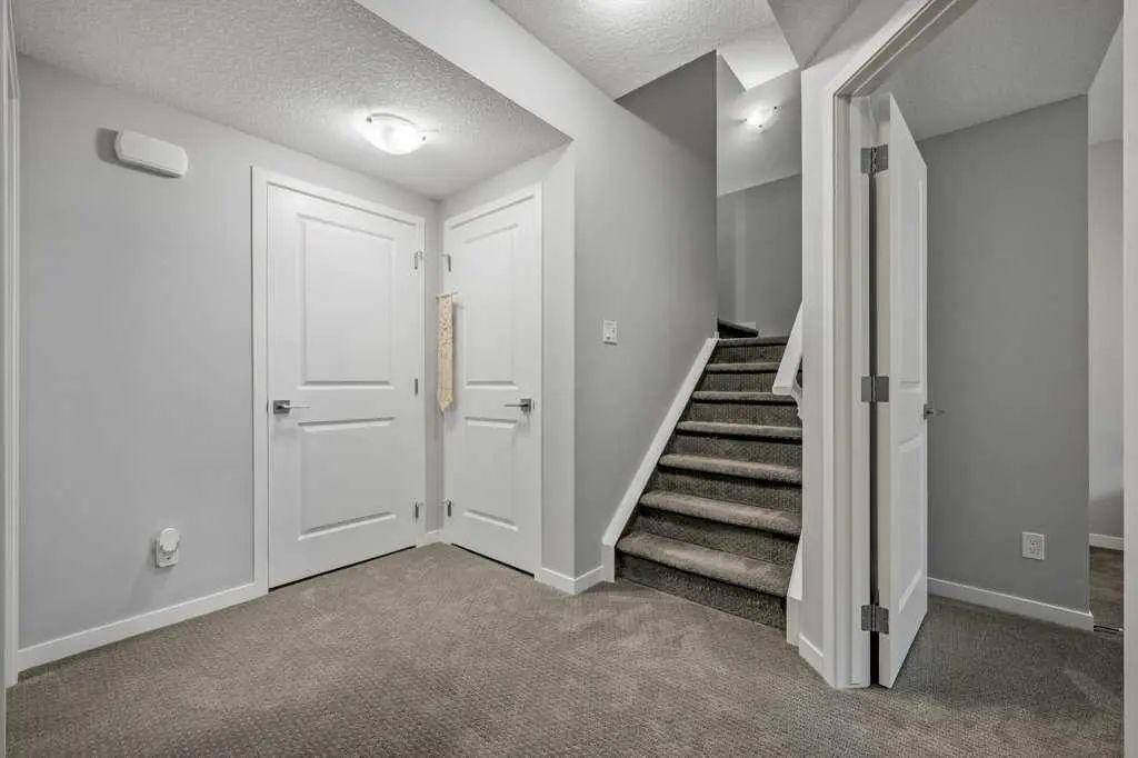 114 Crestbrook Way Southwest, Calgary – Residential Semi Detached (Half Duplex) Listing Photo 34