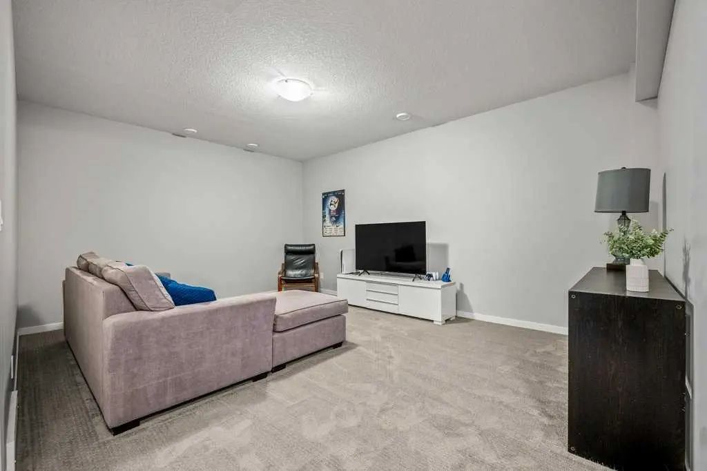 114 Crestbrook Way Southwest, Calgary – Residential Semi Detached (Half Duplex) Listing Photo 35