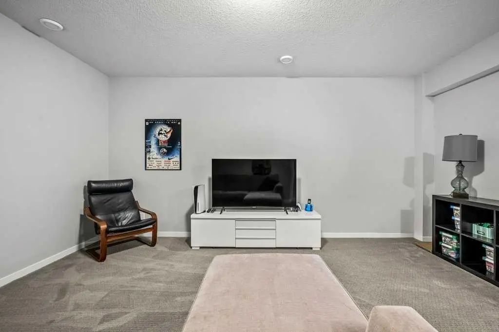 114 Crestbrook Way Southwest, Calgary – Residential Semi Detached (Half Duplex) Listing Photo 37