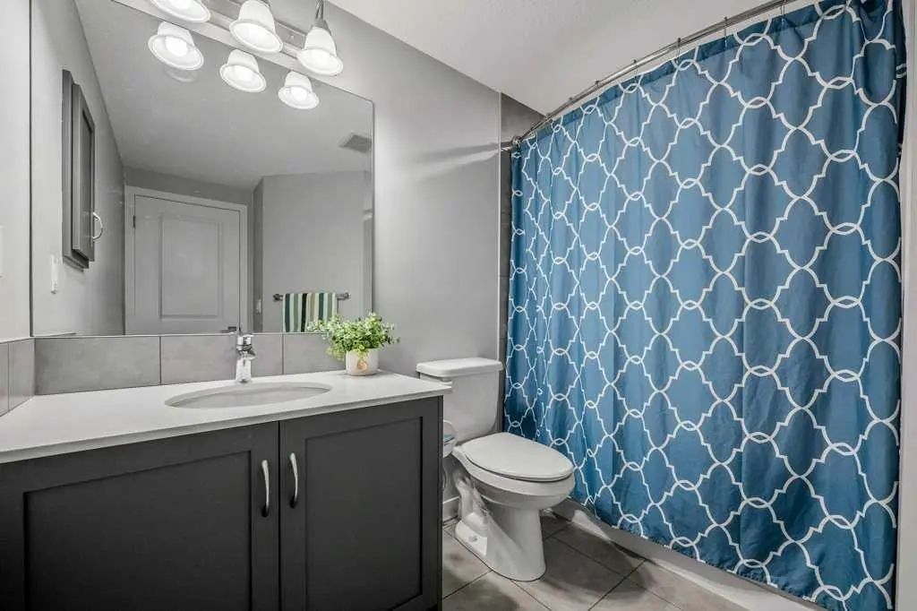 114 Crestbrook Way Southwest, Calgary – Residential Semi Detached (Half Duplex) Listing Photo 39