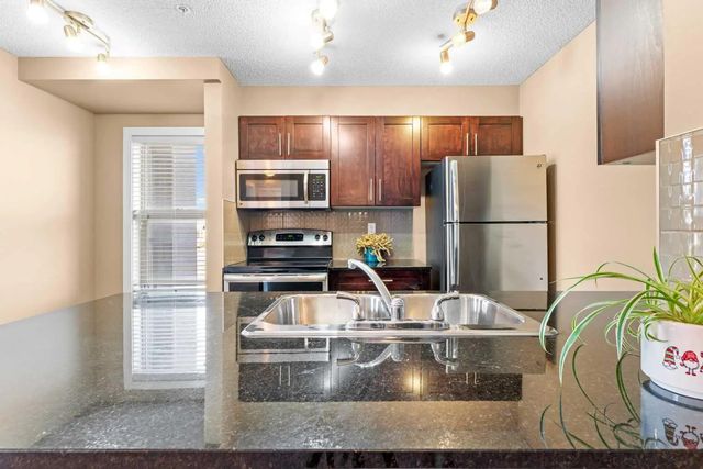 7202 403 Mackenzie Way Sw, Airdrie