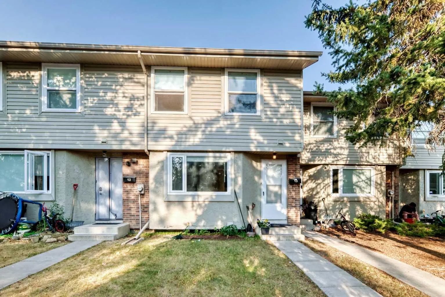 13 123 Queensland Drive Southeast, Calgary – Residential Row/Townhouse Listing Photo 2