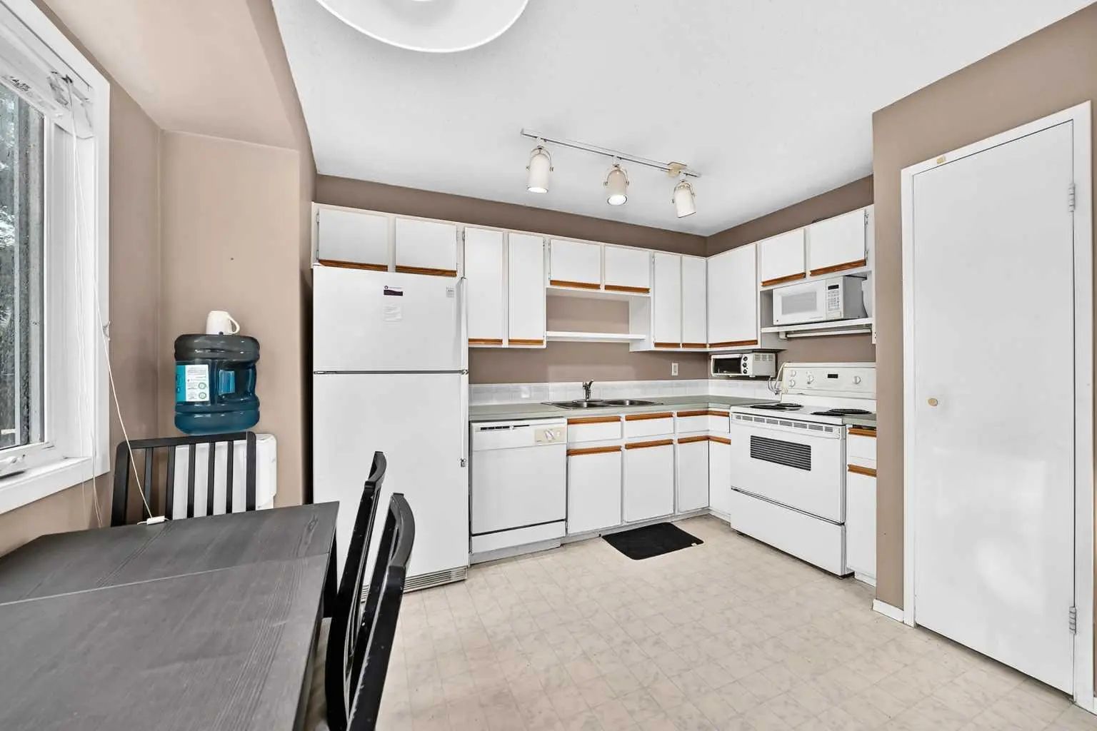 13 123 Queensland Drive Southeast, Calgary – Residential Row/Townhouse Listing Photo 3