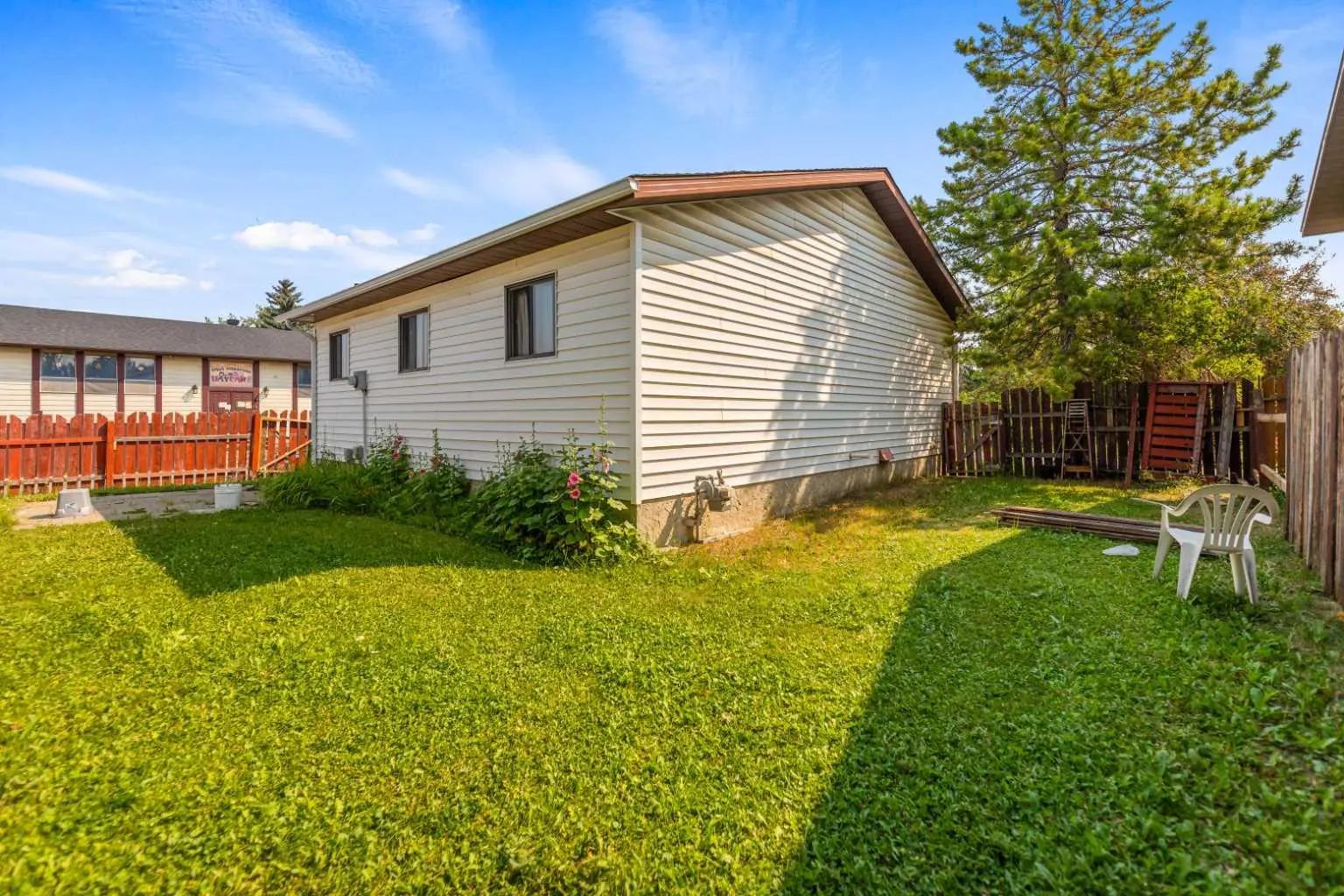 6772 Temple Drive Northeast, Calgary – Residential Detached Listing Photo 2