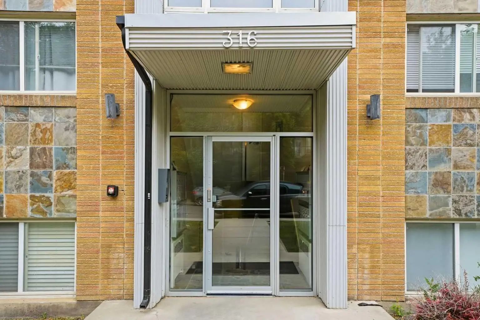 18 316 22 Avenue Southwest, Calgary – Residential Apartment Listing Photo 2