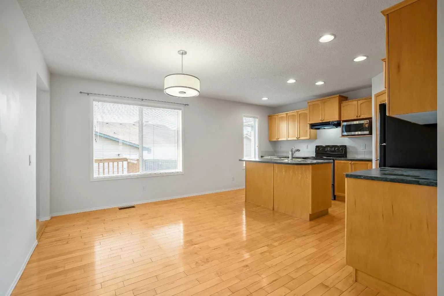 179 Prestwick Drive Southeast, Calgary – Residential Detached Listing Photo 4