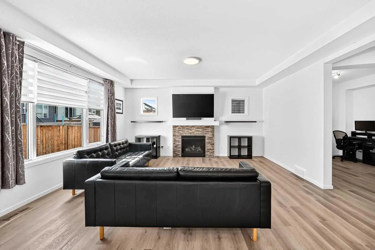 188 Carrington Crescent Northwest, Calgary – Residential Detached Listing Photo 2