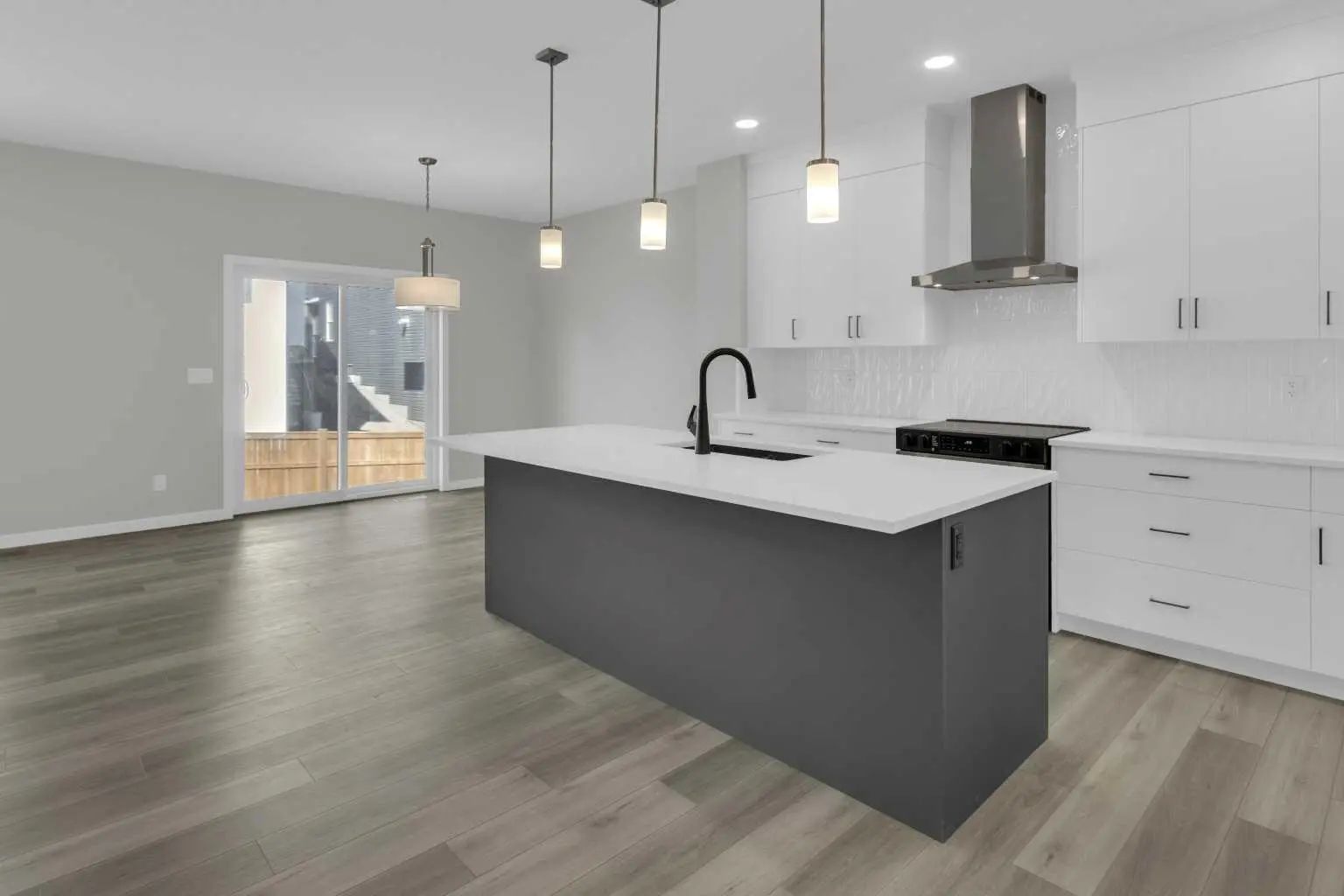 172 Starling Place Northwest, Calgary – Residential Detached Listing Photo 3