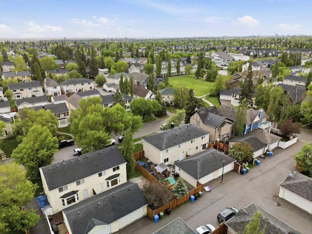 172 Somme Manor Sw, Calgary