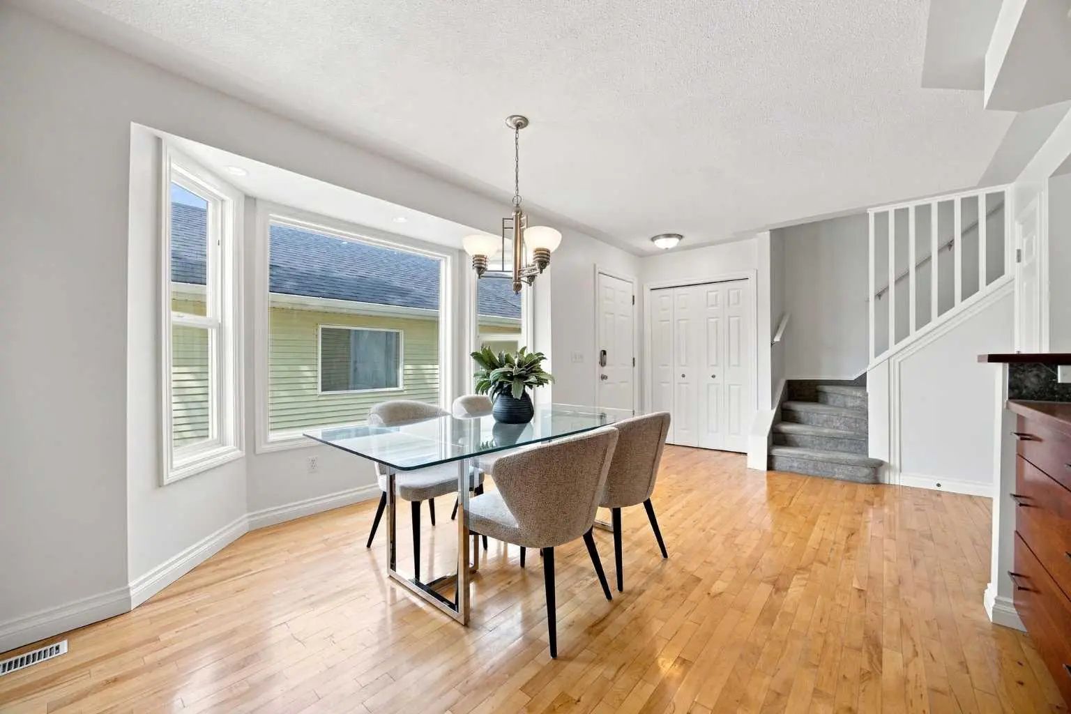 172 Somme Manor Southwest, Calgary – Residential Semi Detached (Half Duplex) Listing Photo 11