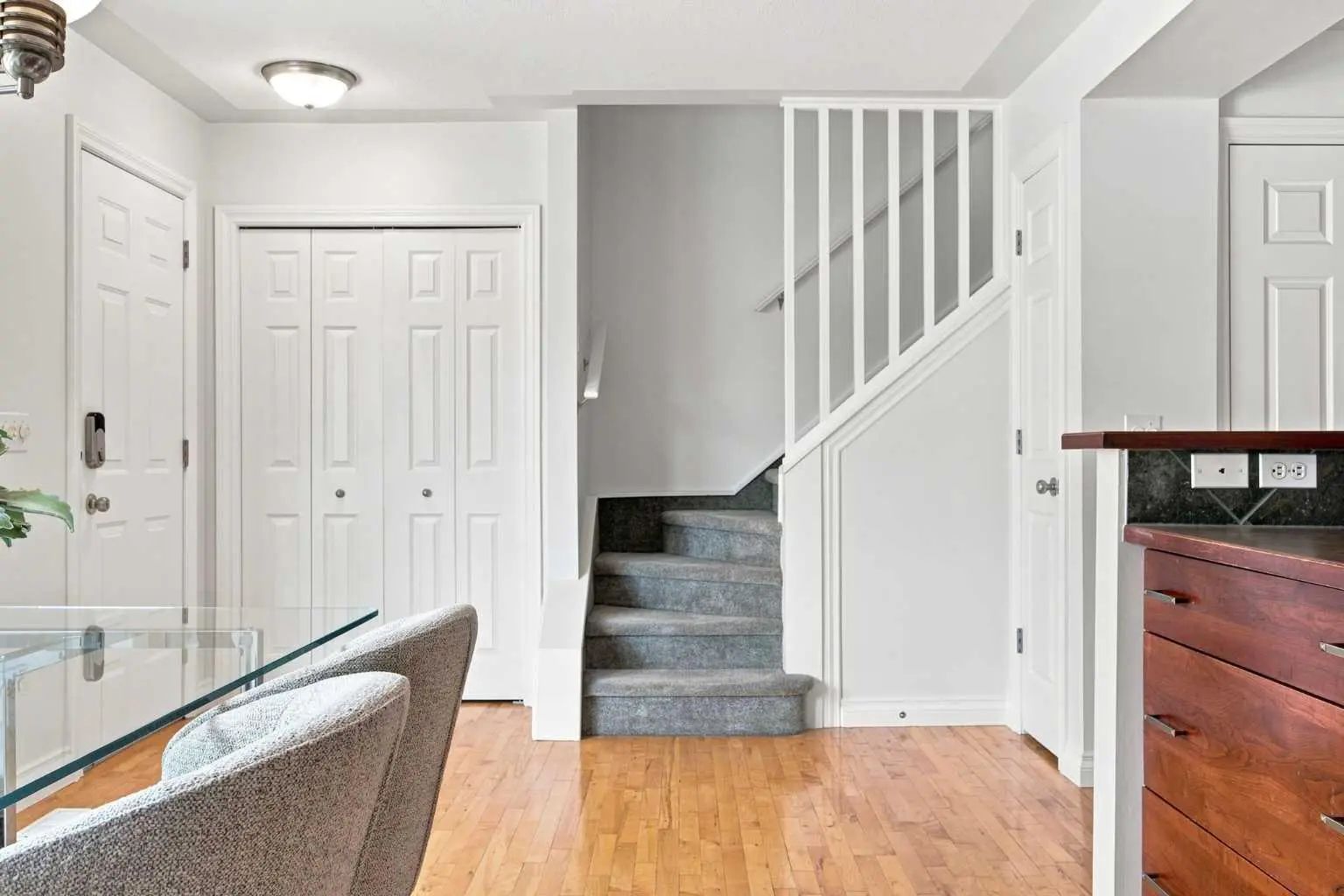 172 Somme Manor Southwest, Calgary – Residential Semi Detached (Half Duplex) Listing Photo 12